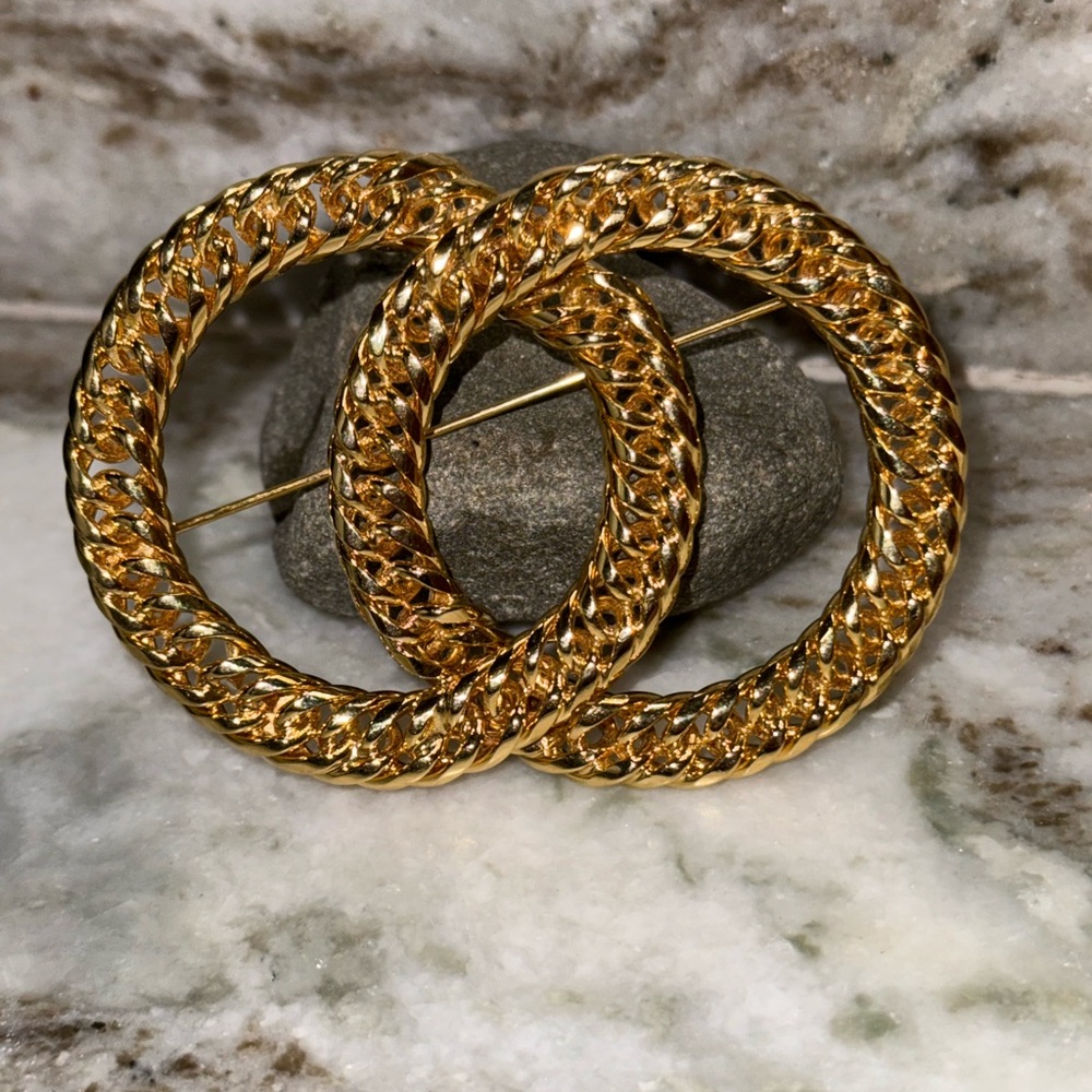 Monet Interlocking Gold Circles Brooch Pin